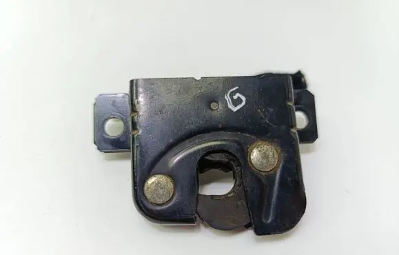 Volkswagen PASSAT B5.5 Tailgate/trunk/boot lock/catch/latch 