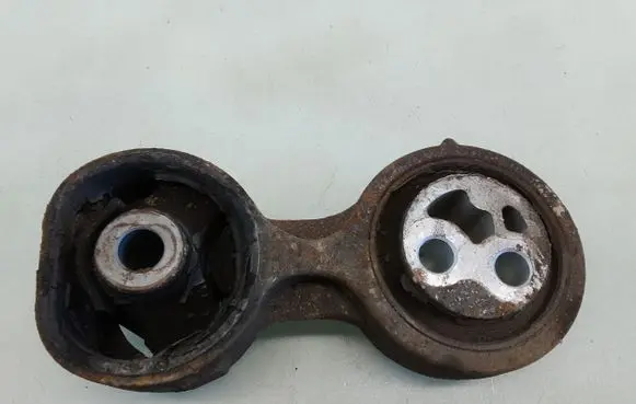 Engine mount bracket