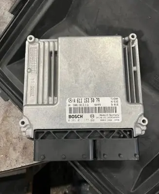 Mercedes-Benz Vito Viano W639 Engine control unit/module A6111535079 0281011177
