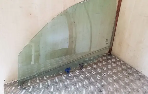 Nissan Almera N16 Front door window glass four-door