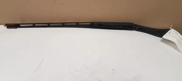 Front wiper blade arm