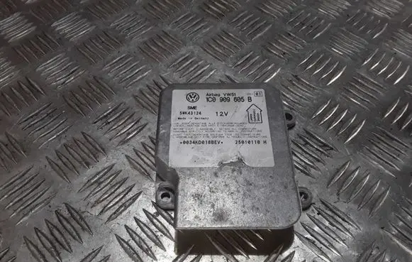 Volkswagen PASSAT B5.5 Airbag control unit/module 1C0909605B
