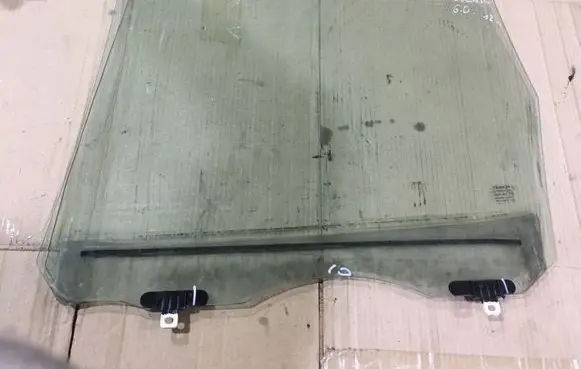 Renault Scenic III - Grand scenic III Rear door window glass 43R00048 E000259 DOT24M188AS2