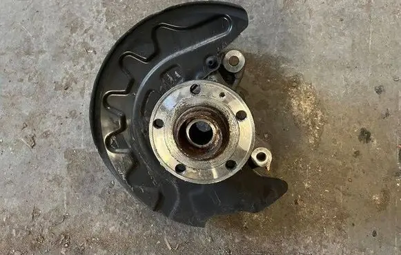 Volkswagen T-Roc Front wheel hub 5Q0401258A