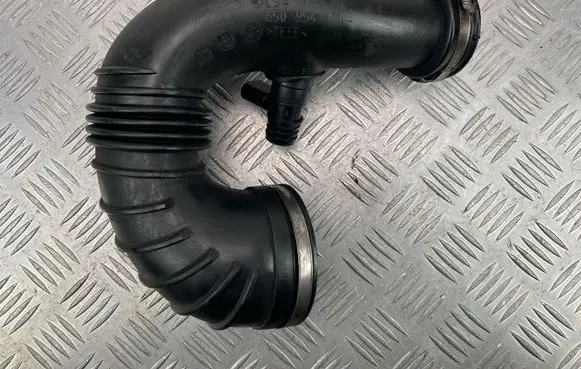 Mercedes-Benz C W203 Turbo air intake inlet pipe/hose A6460940297