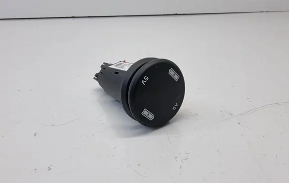 Land Rover Range Rover Sport L494 USB socket connector FK7219010AB