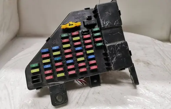 Hyundai Tucson JM Fuse module 911102E001 AK1289 05106M