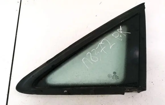 Volkswagen Touran I Front triangle window/glass 