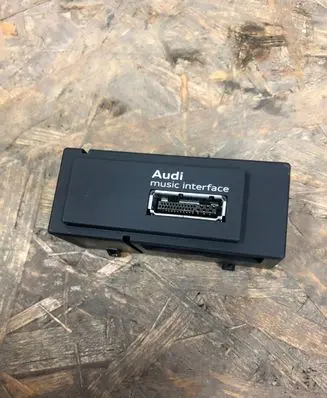 Audi A3 S3 8V USB socket connector 8V0035736
