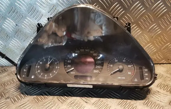 Mercedes-Benz E W211 Speedometer (instrument cluster) 2115400411 A2115400411