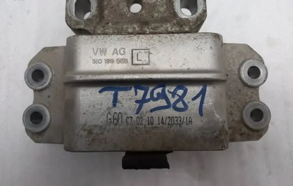 Volkswagen Caddy Engine mount bracket 1K0199555