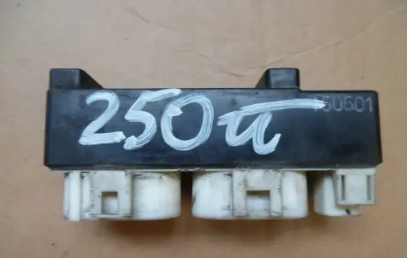 Volkswagen Transporter - Caravelle T4 Coolant fan relay 701919506A