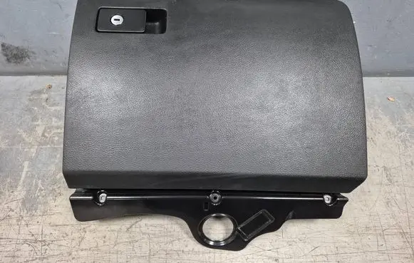 Volkswagen PASSAT B7 Glove box 