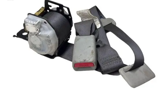 Middle seatbelt (rear)