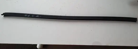 Hyundai i30 Rubber seal front door window/glass 