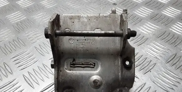BMW 5 F10 F11 Radiator mount bracket 7186513