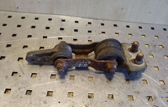 Engine mount bracket