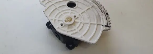 Toyota RAV 4 (XA30) A/C air flow flap actuator/motor 