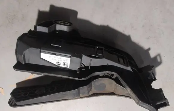 Skoda Superb B6 (3T) Accelerator throttle pedal 1K2721503AJ