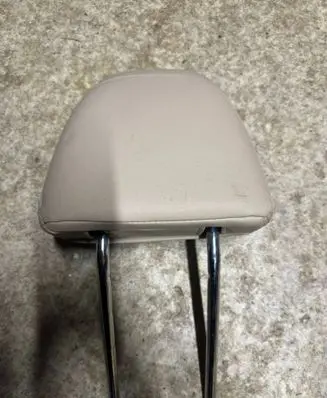 Subaru Outback (BS) Front seat headrest 
