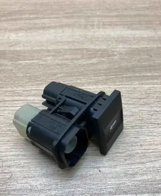 Ford Mondeo Mk III Tailgate/trunk/boot open switch 1S7T19B514AA