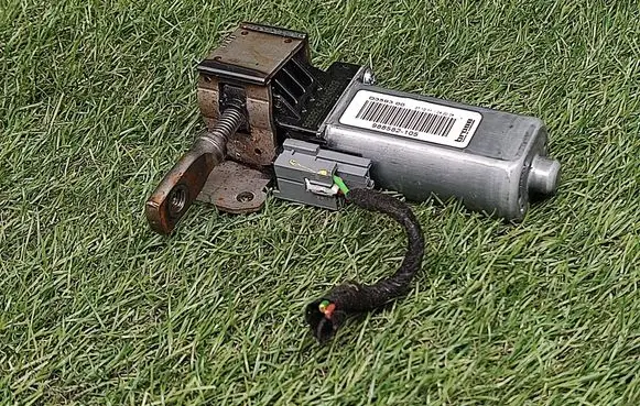 Volkswagen PASSAT CC Seat adjustment motor 988582105