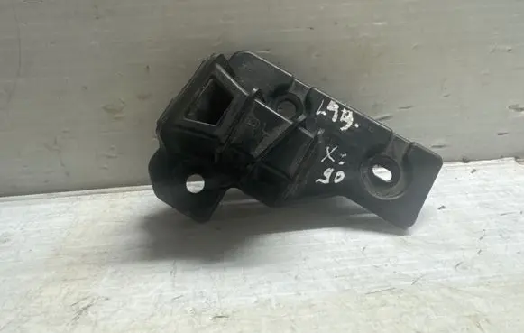 Volvo XC90 Front bumper mounting bracket 31353764