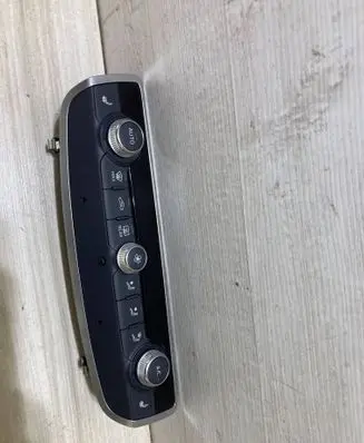Audi Q3 F3 Climate control unit 83A820043E