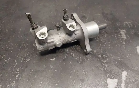 BMW 3 E46 Master brake cylinder 34336785666