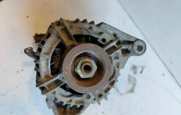 Toyota Corolla E110 Generator/alternator 0124315016