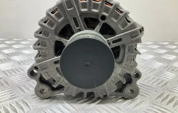 Audi A4 S4 B9 Generator/alternator 04L903024A