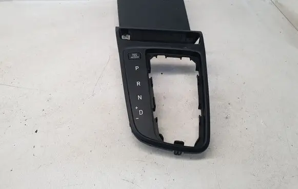Hyundai i20 (GB IB) Gear shifter surround trim plastic 84603Q01704X 84632Q0000
