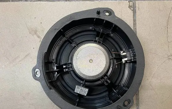Audi A3 S3 8V Front door high frequency speaker 8V4035411B
