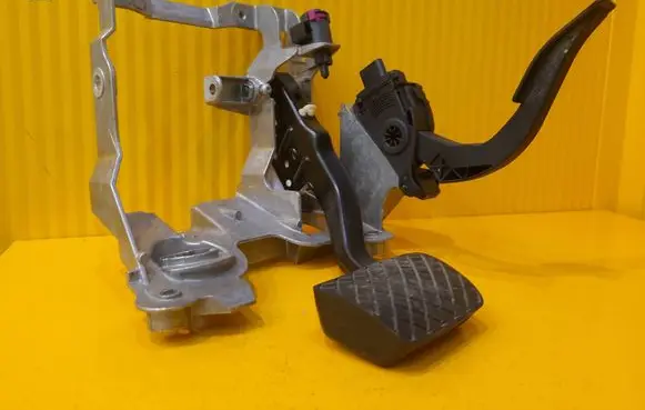 Audi Q5 SQ5 Brake pedal bracket assembly 8K1721117