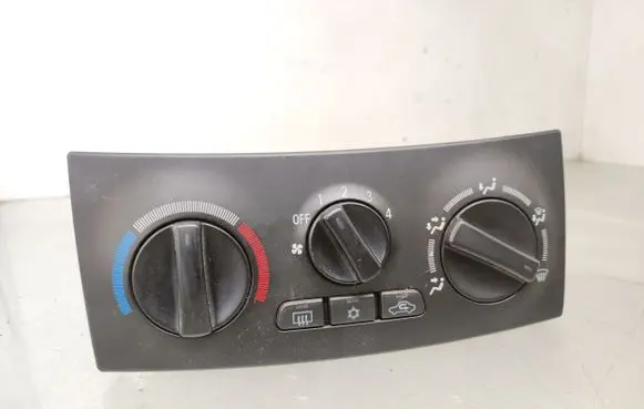 Mitsubishi Space Star Climate control unit MR914556