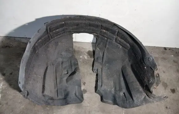 Front wheel arch liner splash guards