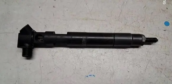 Mercedes-Benz C W204 Fuel injector A6510700587