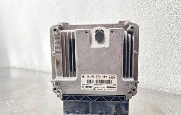 Opel Insignia A Engine control unit/module 55573330 55566722 0281015149