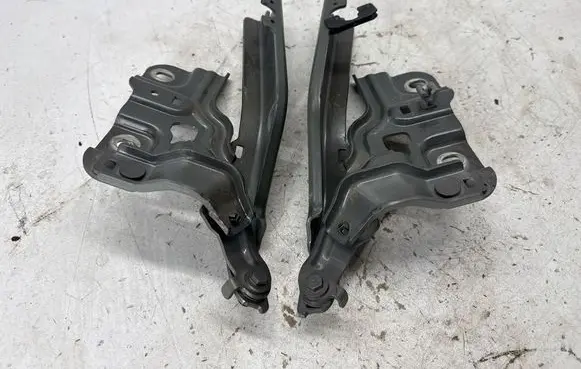 Audi Q3 F3 Engine bonnet/hood hinges 83A8233012 83A8233022
