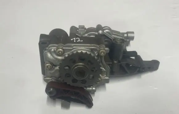 Mercedes-Benz CLS C218 X218 Oil pump A2781810547 2781810547