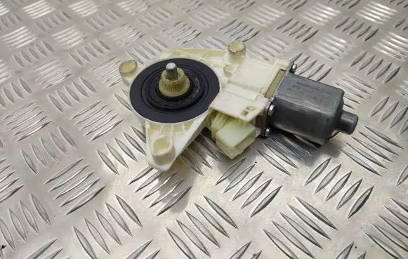 Mercedes-Benz GLK (X204) Rear door window regulator motor A2048200542