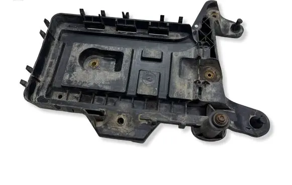 Volkswagen PASSAT B6 Battery box tray 1K0915333C