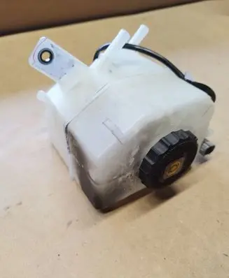 Lexus NX Brake fluid reservoir 9E08
