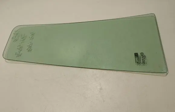 Opel Zafira B Rear vent window glass 43R001582