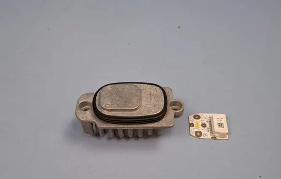 Volkswagen Tiguan LED ballast control module MDE102071 1420001106