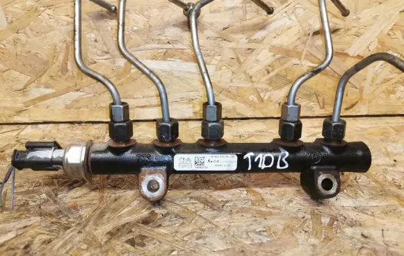 Ford Focus Fuel main line pipe 9685297580 140852751 28497Z01