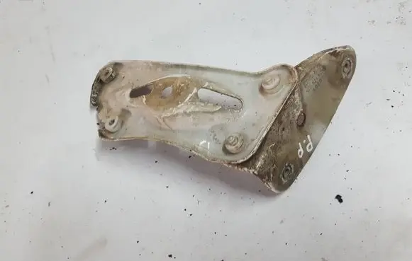 Skoda Octavia Mk2 (1Z) Fender mounting bracket 