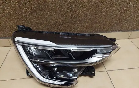 Renault Arkana Headlight/headlamp 260107780R