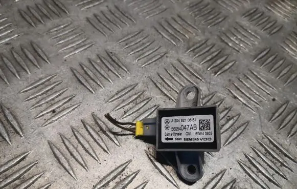 Mercedes-Benz C W204 Airbag deployment crash/impact sensor 2048210651 A2048210651