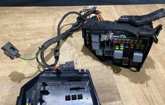Fuse box cover